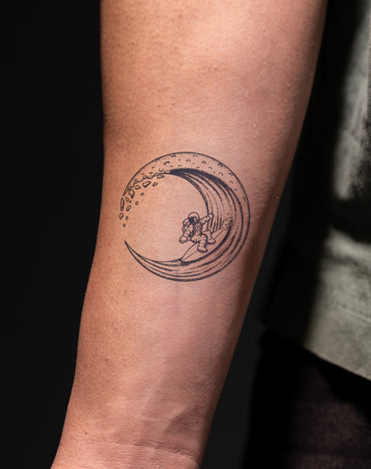 Astronaut Surfer