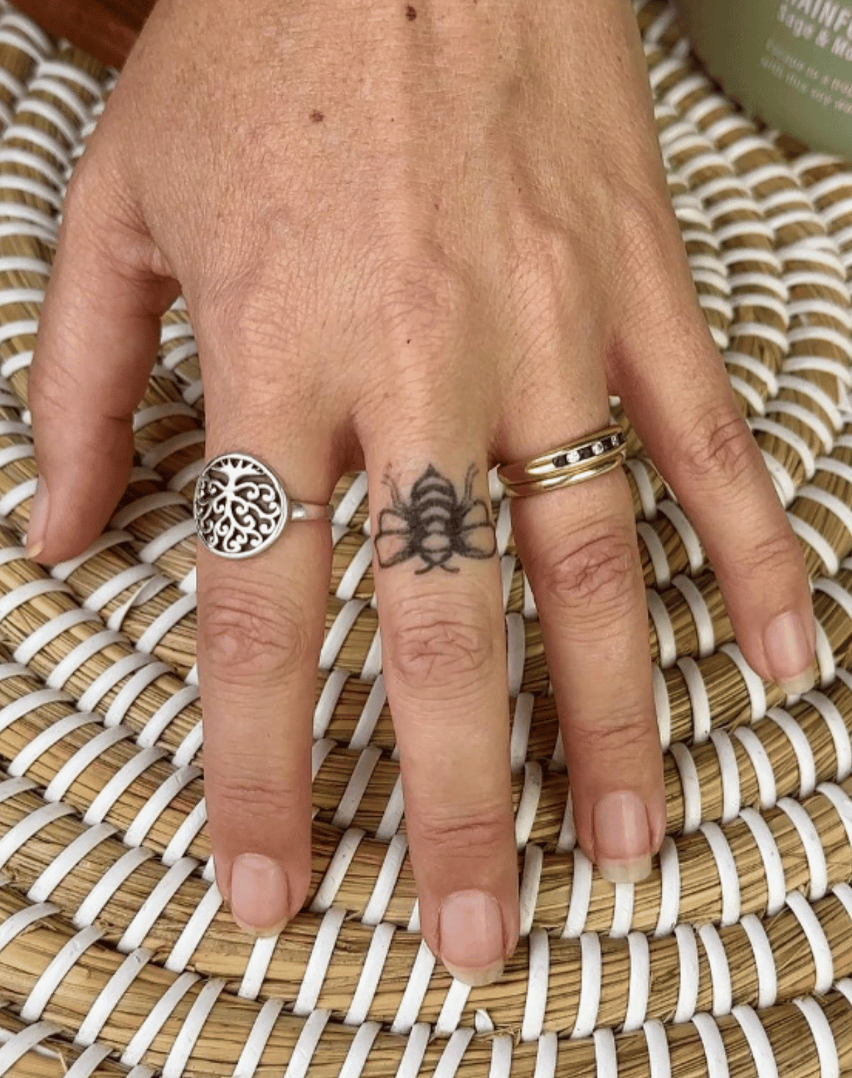 Bee 2 Pcs